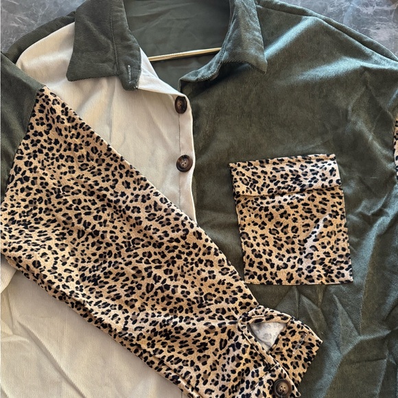 Adorable oversized corduroy button up. 🧸 - Picture 2 of 3